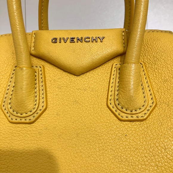Authentic Givenchy Antigona - Picture 3 of 15